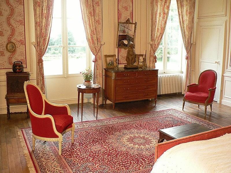 Chateau De Cheronne Bed & Breakfast Tuffe Bagian luar foto