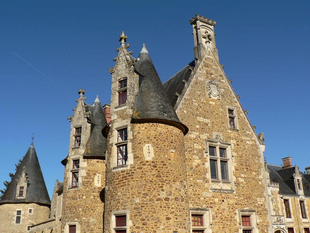 Chateau De Cheronne Bed & Breakfast Tuffe Bagian luar foto
