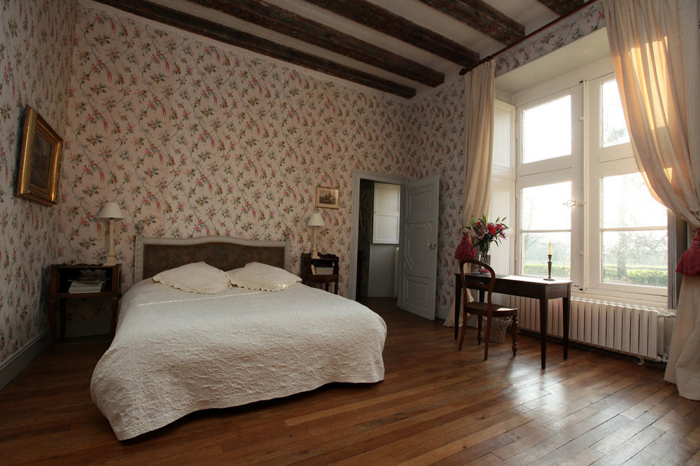 Chateau De Cheronne Bed & Breakfast Tuffe Bagian luar foto