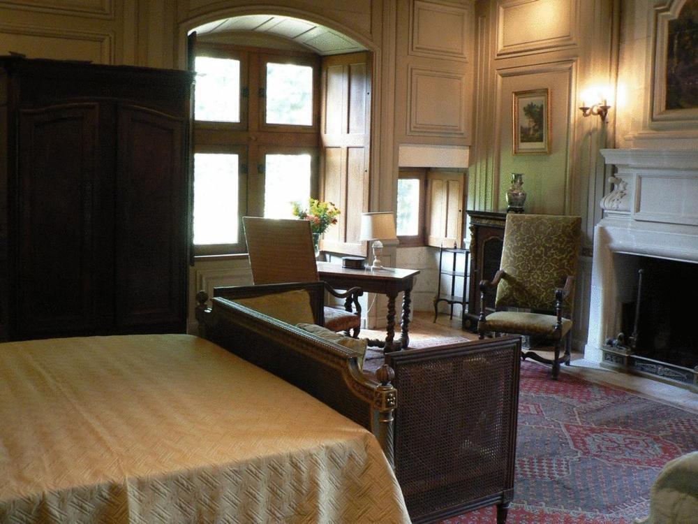 Chateau De Cheronne Bed & Breakfast Tuffe Bagian luar foto